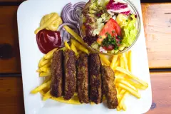 Ćevapi sa prilogom